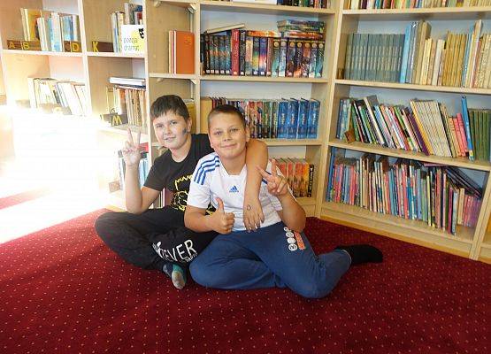 Grafika 1: Wrześniowe spotkania Dyskusyjnego Klubu Książki w szkolnej bibliotece