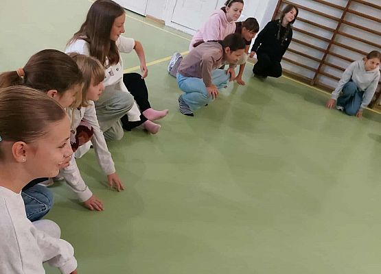 Grafika 19: Zajęcia warsztatowe z aktorem z Pracowni Edukacji Teatralnej Teatru Lalki Tęcza ze Słupska dla naszych uczniów