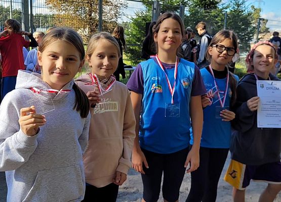 Grafika 1: Cztery razy podium w sztafetowych biegach przełajowych! 