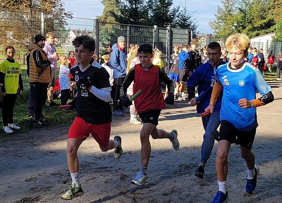 Grafika 3: Cztery razy podium w sztafetowych biegach przełajowych! 