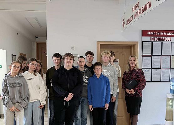 Grafika 1: Wizyta uczniów klas VIII w Urzędzie Gminy