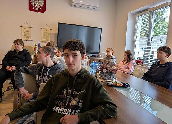 Grafika 7: Wizyta uczniów klas VIII w Urzędzie Gminy