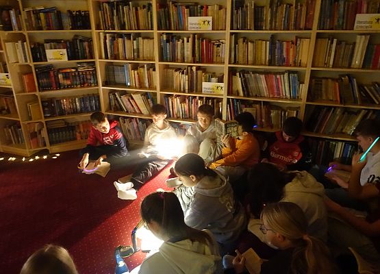 Grafika 3: Akcja NOC BIBLIOTEK w naszej szkolnej bibliotece