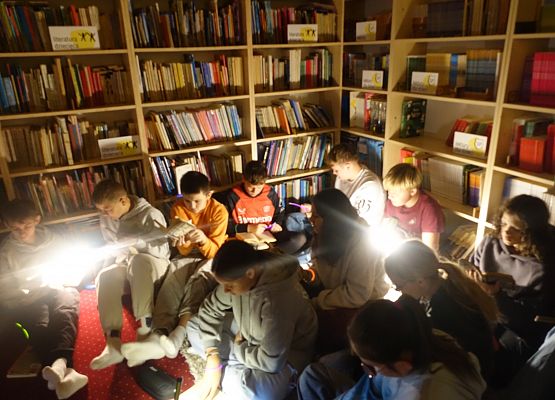 Grafika 2: Akcja NOC BIBLIOTEK w naszej szkolnej bibliotece