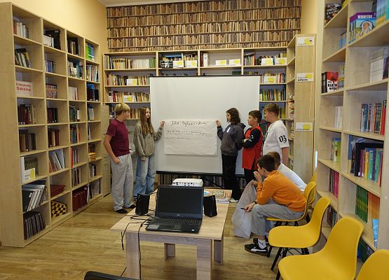 Grafika 9: Akcja NOC BIBLIOTEK w naszej szkolnej bibliotece