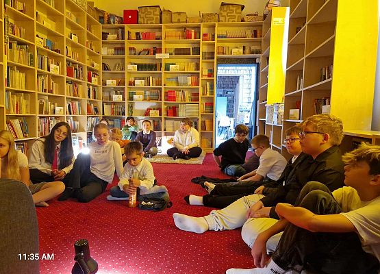 Grafika 1: NOC BIBLIOTEK tym razem z kl. VIB