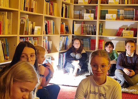 Grafika 10: NOC BIBLIOTEK tym razem z kl. VIB