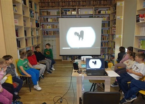 Grafika 2: Zaduszki Literackie - wspomnieniowe zajęcia biblioteczne kl. IA o Marii Konopnickiej i jej twórczości