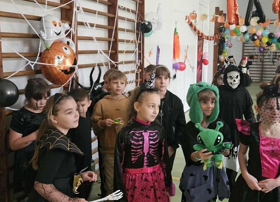 Grafika 3: Dyskoteka z okazji Dnia Dyni i Halloween dla klas I-III