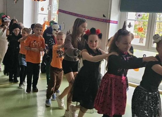 Grafika 11: Dyskoteka z okazji Dnia Dyni i Halloween dla klas I-III