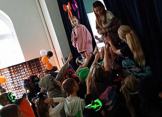 Grafika 12: Dyskoteka z okazji Dnia Dyni i Halloween dla klas I-III