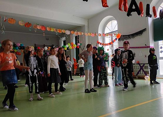Grafika 26: Dyskoteka z okazji Dnia Dyni i Halloween dla klas I-III