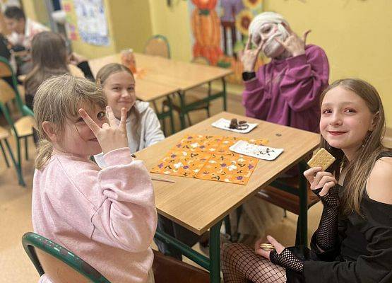 Grafika 16: Kawiarenka Samorządu Uczniowskiego podczas szkolnych dyskotek