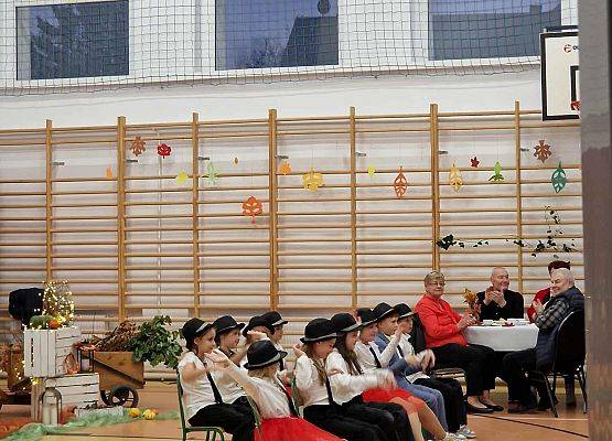 Grafika 37: Fotorelacja z obchodów Dnia Seniora w naszej szkole