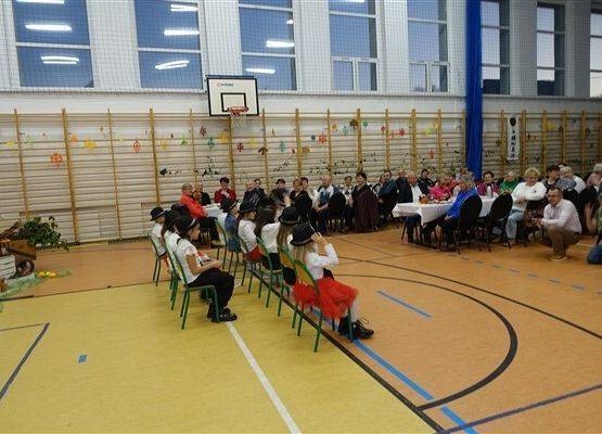 Grafika 20: Fotorelacja z obchodów Dnia Seniora w naszej szkole