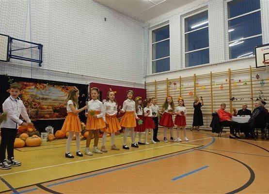 Grafika 24: Fotorelacja z obchodów Dnia Seniora w naszej szkole