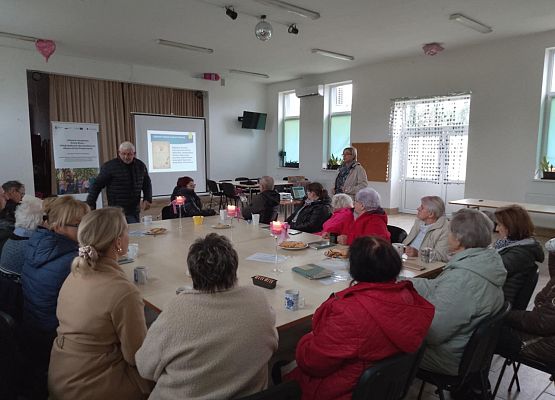 Grafika 2: Promocja czytelnictwa wśród mieszkańców gminy Wicko - spotkanie z seniorami z Żarnowskiej i Łebieńca