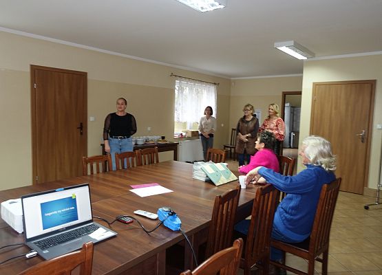 Grafika 3: Promocja czytelnictwa wśród mieszkańców gminy Wicko - spotkanie z seniorami z Żarnowskiej i Łebieńca