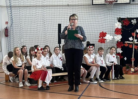 Grafika 5: Uroczysty apel z okazji 107. rocznicy odzyskania przez Polskę niepodległości 