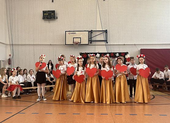 Grafika 6: Uroczysty apel z okazji 107. rocznicy odzyskania przez Polskę niepodległości 