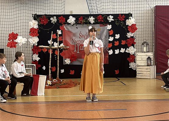 Grafika 12: Uroczysty apel z okazji 107. rocznicy odzyskania przez Polskę niepodległości 