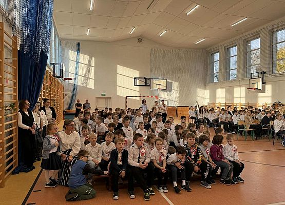 Grafika 14: Uroczysty apel z okazji 107. rocznicy odzyskania przez Polskę niepodległości 