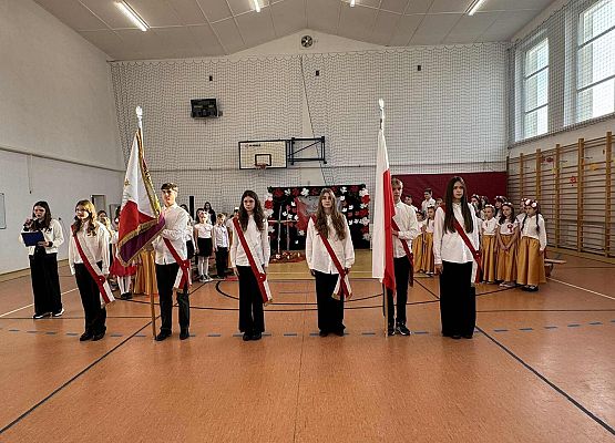 Grafika 16: Uroczysty apel z okazji 107. rocznicy odzyskania przez Polskę niepodległości 