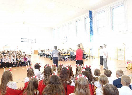 Grafika 31: Uroczysty apel z okazji 107. rocznicy odzyskania przez Polskę niepodległości 