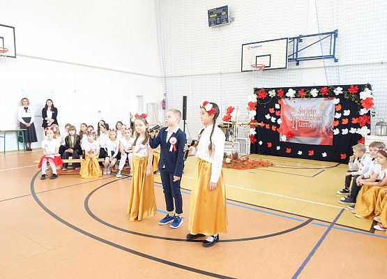 Grafika 33: Uroczysty apel z okazji 107. rocznicy odzyskania przez Polskę niepodległości 