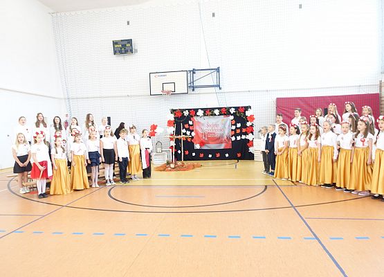 Grafika 35: Uroczysty apel z okazji 107. rocznicy odzyskania przez Polskę niepodległości 