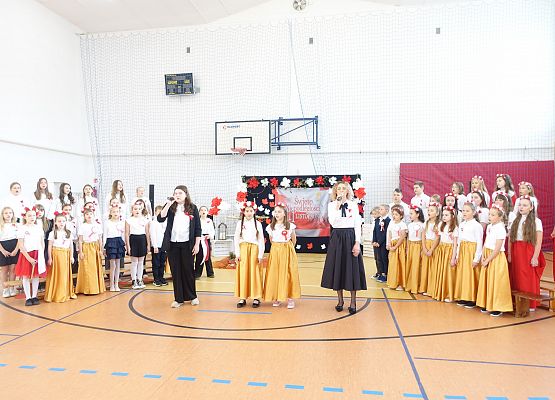 Grafika 39: Uroczysty apel z okazji 107. rocznicy odzyskania przez Polskę niepodległości 