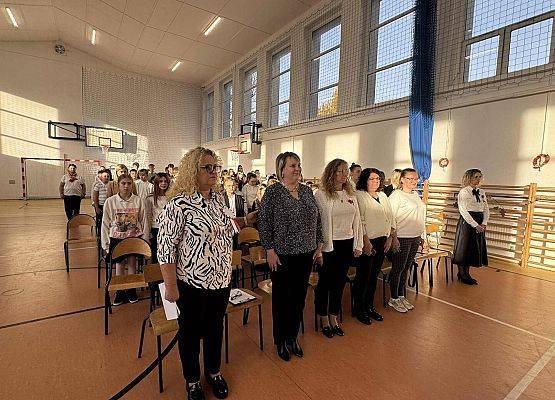 Grafika 4: Fotorelacja z apelu poświęconego 107. rocznicy odzyskania przez Polskę niepodległości