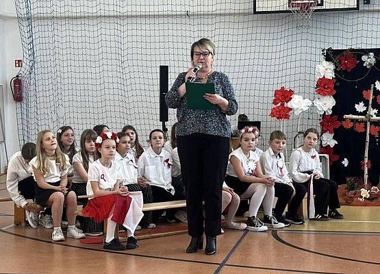 Grafika 5: Fotorelacja z apelu poświęconego 107. rocznicy odzyskania przez Polskę niepodległości