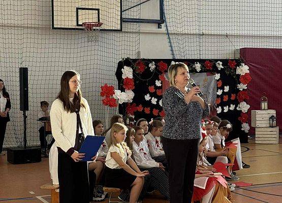 Grafika 8: Fotorelacja z apelu poświęconego 107. rocznicy odzyskania przez Polskę niepodległości