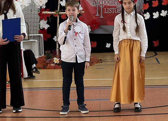 Grafika 17: Fotorelacja z apelu poświęconego 107. rocznicy odzyskania przez Polskę niepodległości