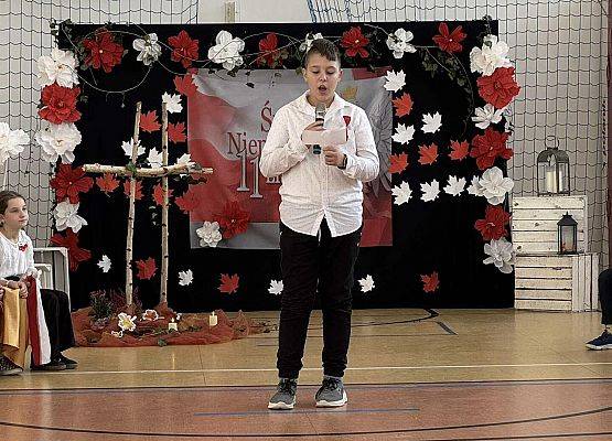 Grafika 21: Fotorelacja z apelu poświęconego 107. rocznicy odzyskania przez Polskę niepodległości