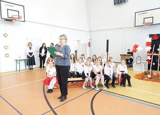 Grafika 24: Fotorelacja z apelu poświęconego 107. rocznicy odzyskania przez Polskę niepodległości