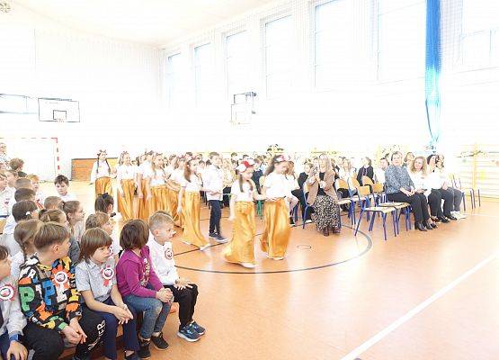 Grafika 27: Fotorelacja z apelu poświęconego 107. rocznicy odzyskania przez Polskę niepodległości