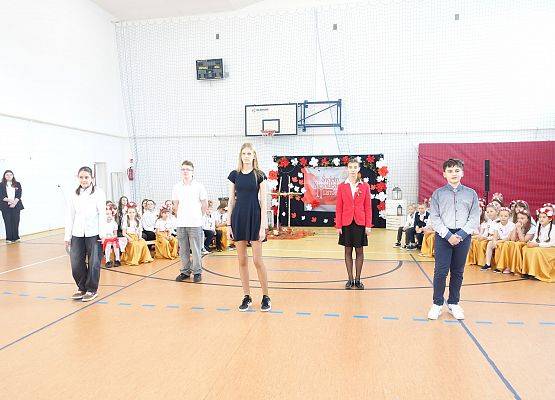 Grafika 30: Fotorelacja z apelu poświęconego 107. rocznicy odzyskania przez Polskę niepodległości