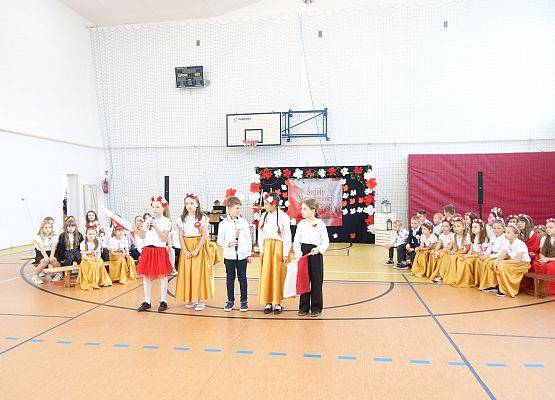 Grafika 32: Fotorelacja z apelu poświęconego 107. rocznicy odzyskania przez Polskę niepodległości