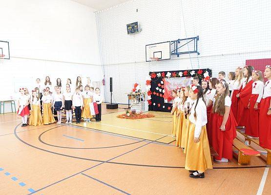 Grafika 34: Fotorelacja z apelu poświęconego 107. rocznicy odzyskania przez Polskę niepodległości