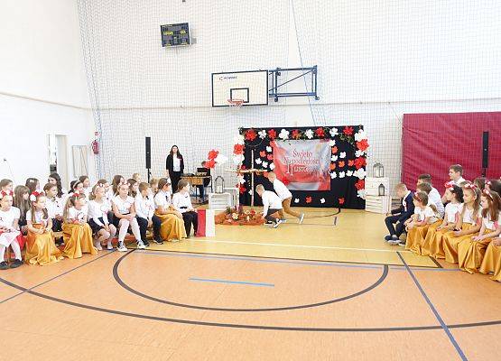 Grafika 40: Fotorelacja z apelu poświęconego 107. rocznicy odzyskania przez Polskę niepodległości