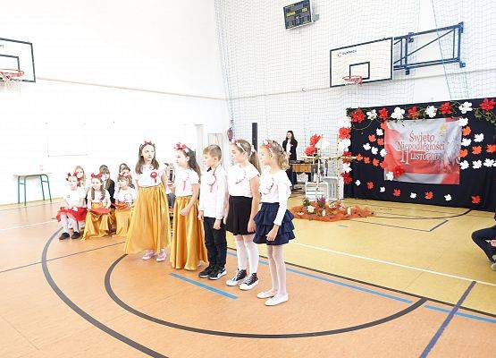 Grafika 44: Fotorelacja z apelu poświęconego 107. rocznicy odzyskania przez Polskę niepodległości