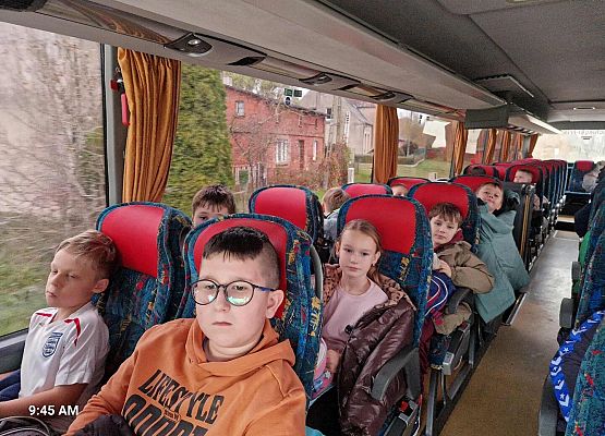 Grafika 2: Przygody skarpetek w Teatrze Tęcza w Słupsku - wyjazd uczniów klas I-III