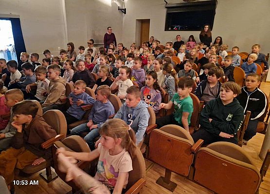 Grafika 4: Przygody skarpetek w Teatrze Tęcza w Słupsku - wyjazd uczniów klas I-III