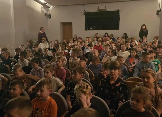 Grafika 5: Przygody skarpetek w Teatrze Tęcza w Słupsku - wyjazd uczniów klas I-III