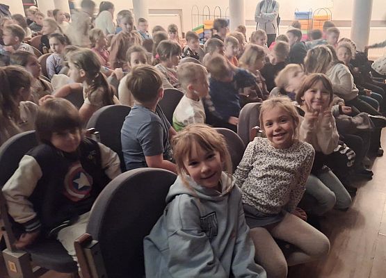 Grafika 28: Przygody skarpetek w Teatrze Tęcza w Słupsku - wyjazd uczniów klas I-III