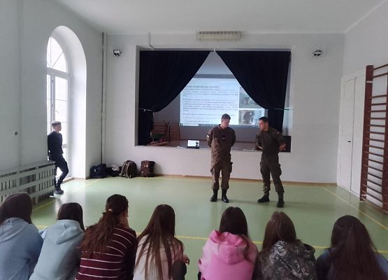 Grafika 1: Spotkanie promocyjne Powiatowego Centrum Edukacyjnego im. Eugeniusza Kwiatkowskiego w Lęborku