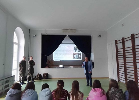 Grafika 6: Spotkanie promocyjne Powiatowego Centrum Edukacyjnego im. Eugeniusza Kwiatkowskiego w Lęborku