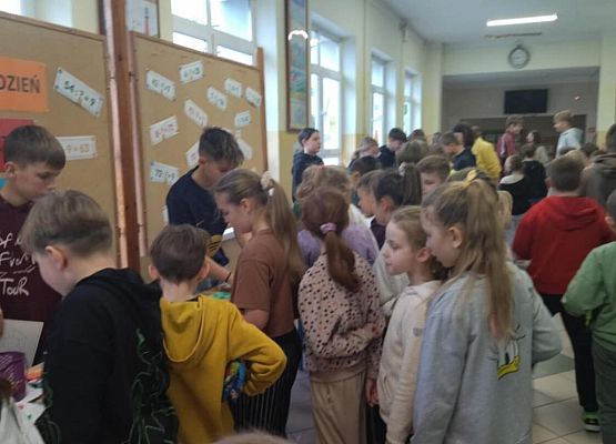 Grafika 1: Światowe Dni Tabliczki Mnożenia w Szkole Podstawowej im. Jana Brzechwy w Wicku
